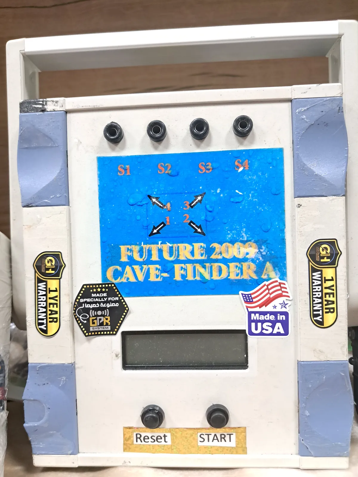 Future 9000 Cave-Finder